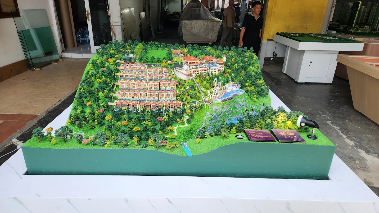 Residential model overview from the presentation floor.
